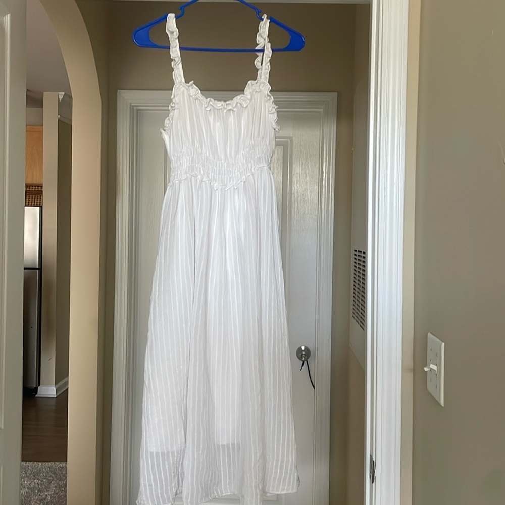 Pretty all white dress. Perfect for all white events.